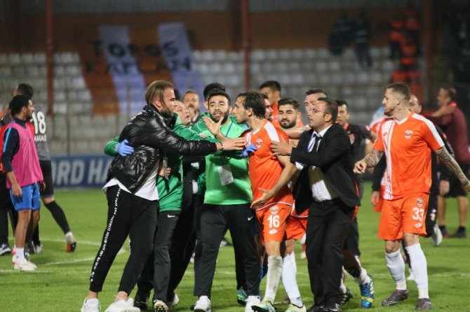 Adana Derbisinde Son Düdük Sonrası Kavga Çıktı