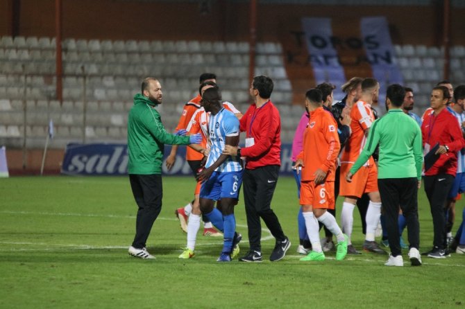 Adana Derbisinde Son Düdük Sonrası Kavga Çıktı