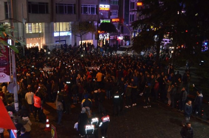 Maçın Bitiş Düdüğünün Ardından Taraftarlar Galibiyeti Böyle Kutuladı