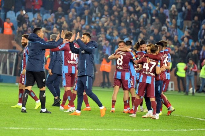 Trabzonspor, Fenerbahçe Karşısında 17 Maçlık Galibiyet Hasretine Son Verdi