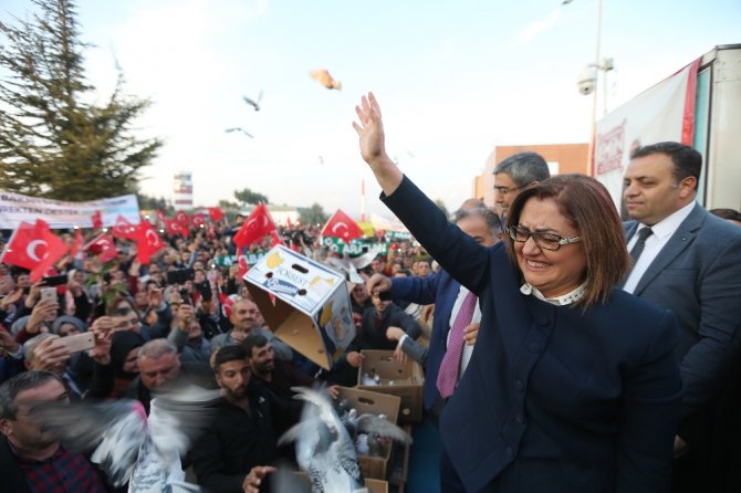 Halkın Sevgisi Fatma Şahin’i Ağlattı