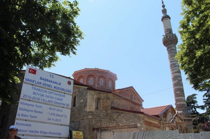 Trabzon’da Restorasyonu Tamamlanan Ortahisar Büyük Fatih Camii İbadete Açıldı