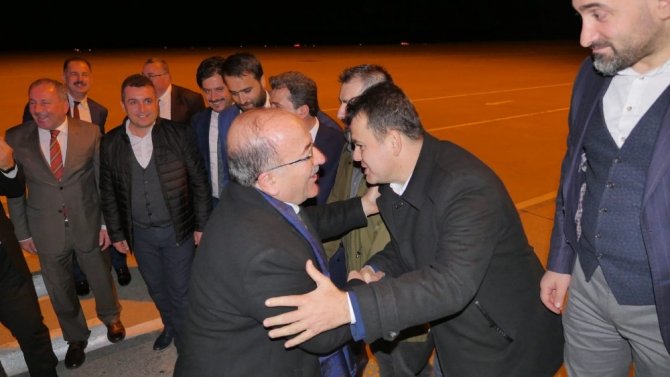 Gümrükçüoğlu’na Coşkulu Karşılama