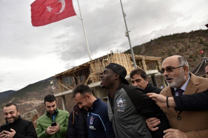 Trabzonsporlu Futbolcuların Cam Seyir Terasındaki Zor Anları