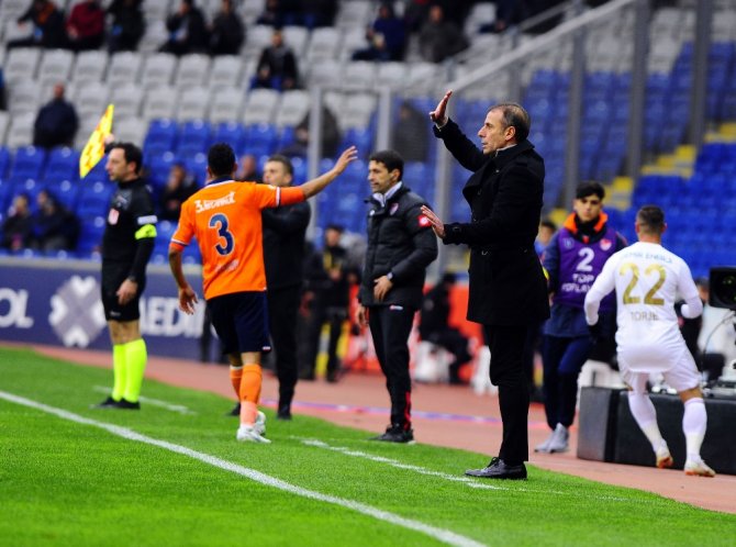 İlk Yarıda M.başakşehir’e Şok