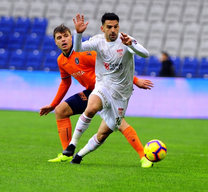 İlk Yarıda M.başakşehir’e Şok