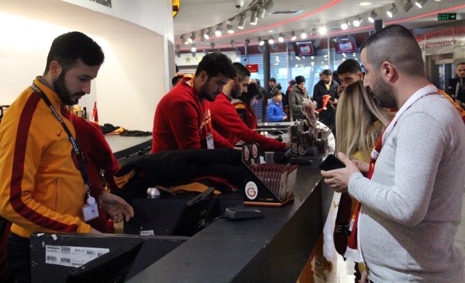 Galatasaray Taraftarları İdmana Akın Etti