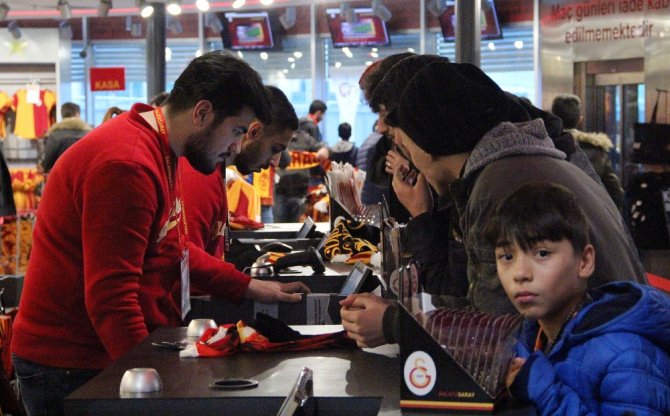 Galatasaray Taraftarları İdmana Akın Etti
