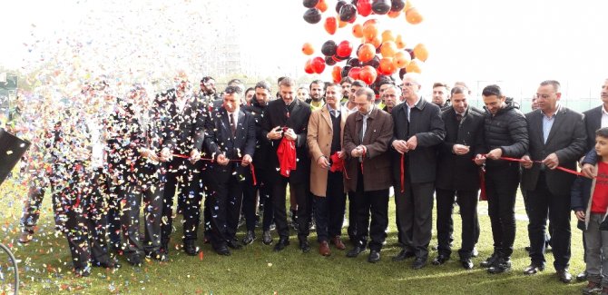 Açılışı Eski Milli Futbolcular Yaptı