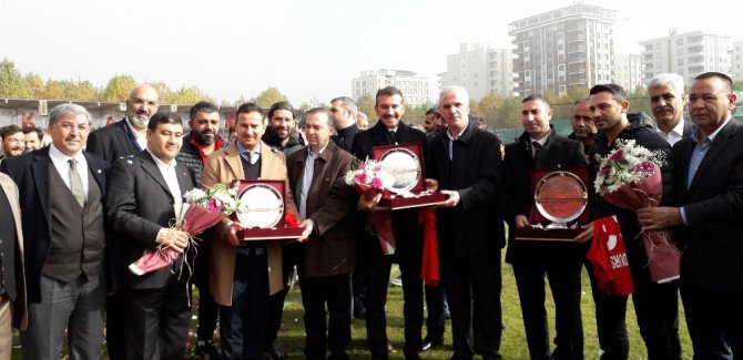 Açılışı Eski Milli Futbolcular Yaptı