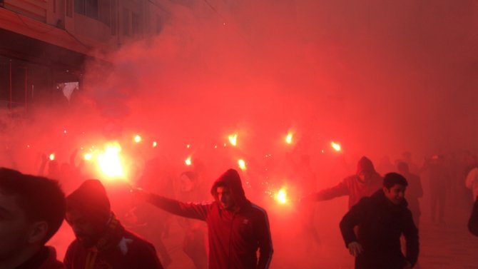 Galatasaray Taraftarından Meşaleli Şov