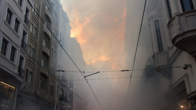 Galatasaray Taraftarından Meşaleli Şov