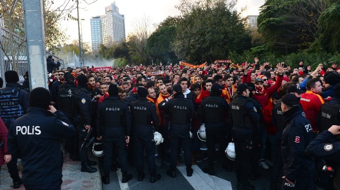 Galatasaray Taraftarı Vodafone Park’a Ulaştı