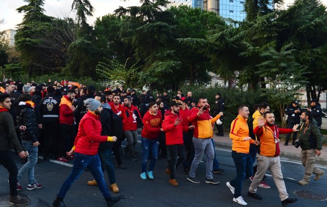 Galatasaray Taraftarı Vodafone Park’a Ulaştı