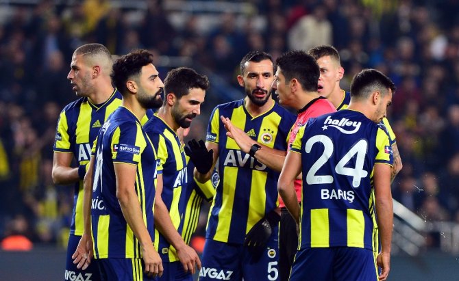 Fener Yine Tekledi