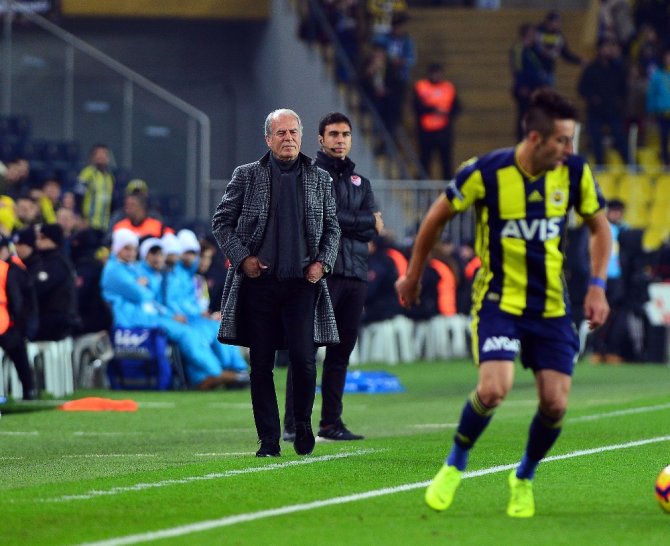 Fener Yine Tekledi