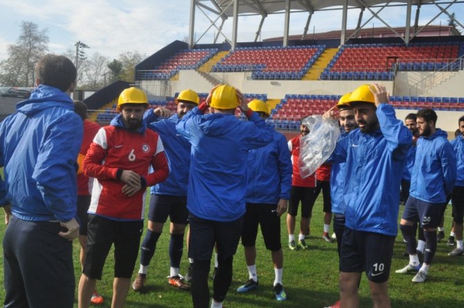 Antrenmana Madenci Baretleriyle Çıktılar