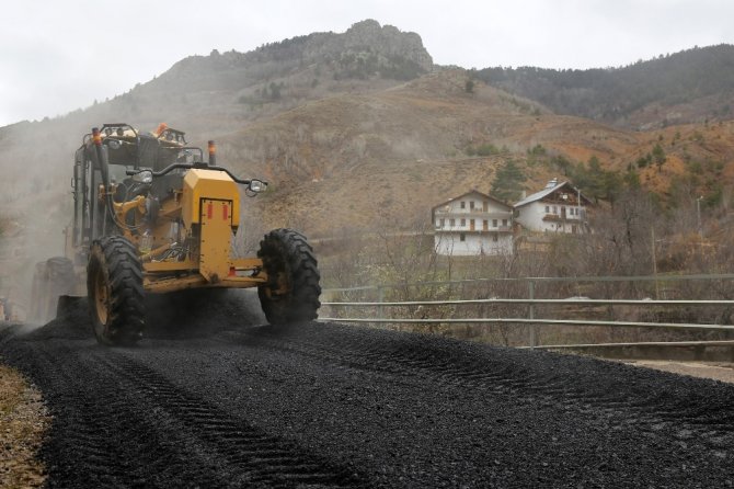 Gümüşhane İl Özel İdaresi Asfalt Çalışmalarına Devam Ediyor