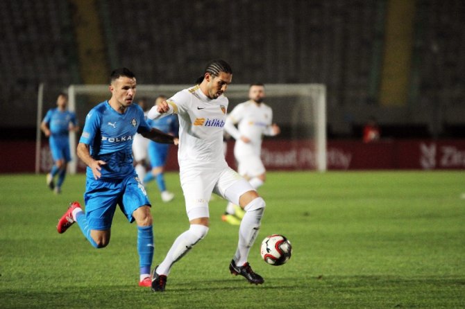 İlk Yarı Sessiz Bitti