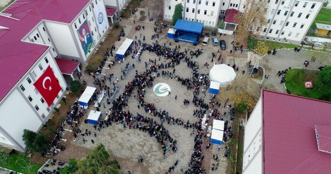 Üniversite Öğrencileri 400 Kilo Hamsiyi 2 Saatte Tüketti