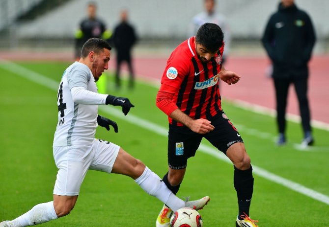 Akhisar 4 Golle Kazandı