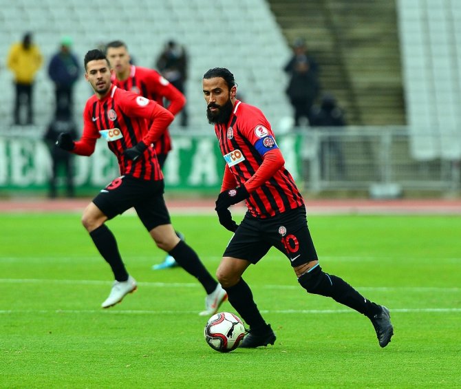 Akhisar 4 Golle Kazandı