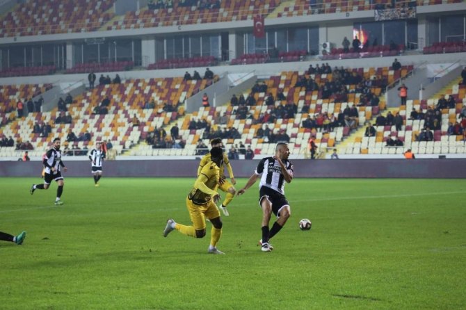 Evkur Yeni Malatyaspor Kupada Rahat Kazandı