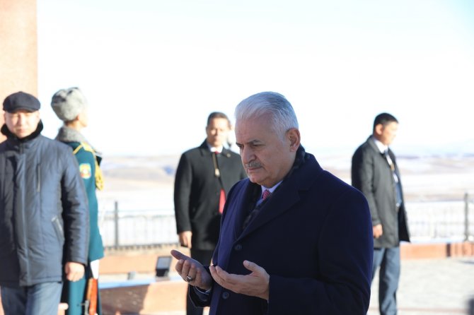 Yıldırım’dan Cengiz Aytmayov’un Kabrine Ziyaret