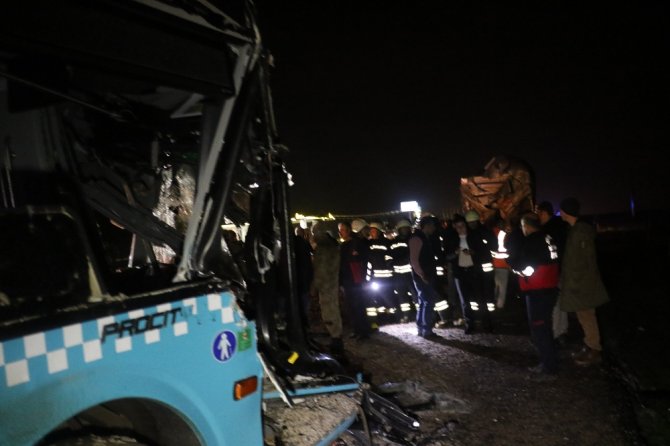 Diyarbakır’da Katliam Gibi Kaza: 4 Ölü, 25 Yaralı