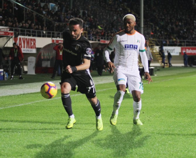 İlk Yarı Sessiz Bitti