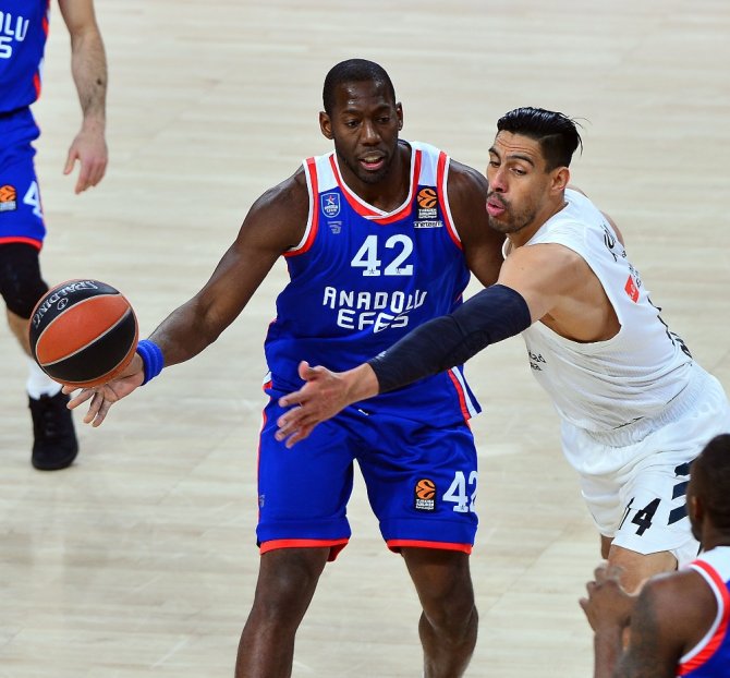 Anadolu Efes Son Çeyrekte Yıkıldı
