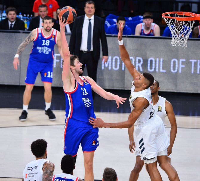 Anadolu Efes Son Çeyrekte Yıkıldı