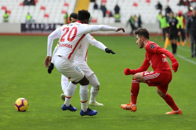 İlk Yarıda Gol Sesi Çıkmadı
