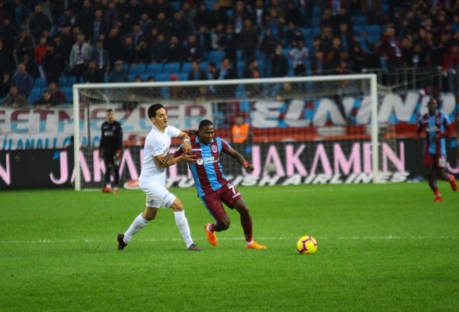 Spor Toto Süper Lig: Trabzonspor: 0 - Atiker Konyaspor:0 (İlk Yarı)