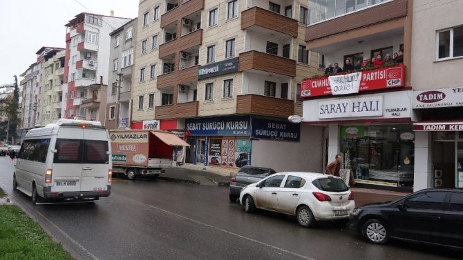 Chp İl Başkanlığı Tarafından Yönetimden Alınan İlçe Teşkilatı Üyeleri İlçe Binasını İşgal Etti