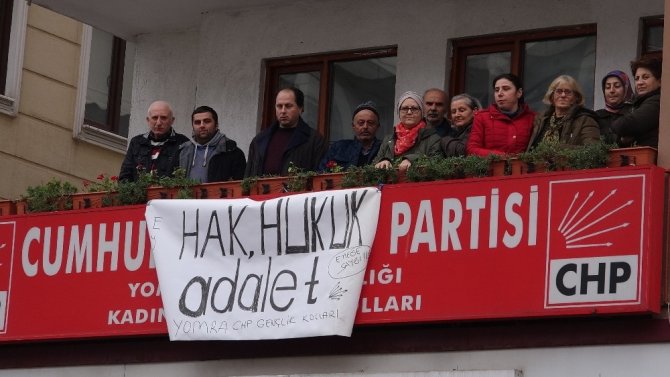 Chp İl Başkanlığı Tarafından Yönetimden Alınan İlçe Teşkilatı Üyeleri İlçe Binasını İşgal Etti