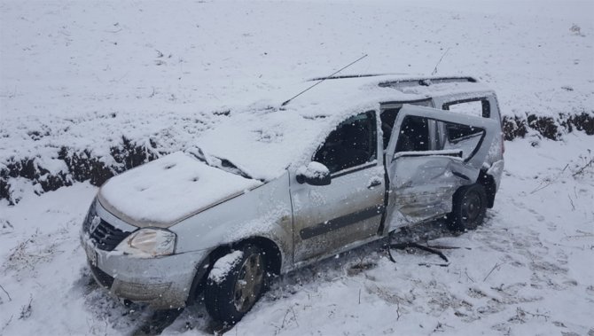 Eleşkirt’te Trafik Kazası: 23 Yaralı