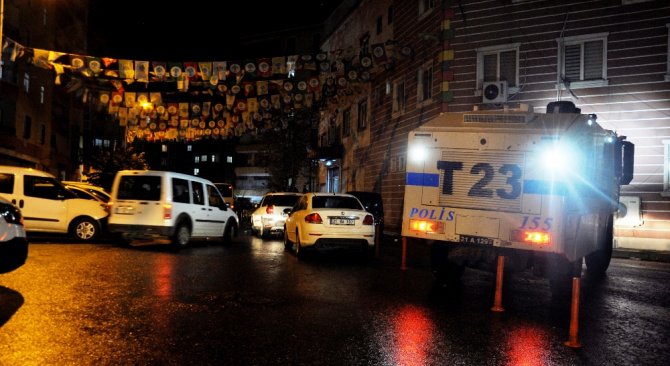 Diyarbakır’da Hdp İl Binasına Operasyon: 35 Gözaltı