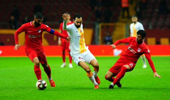 Galatasaray Beraberlikle Turladı