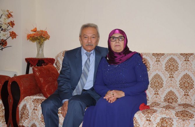 Türkiye-kıbrıs Hattında Bitmeyen Aşk: 48 Yıl Sonra Evlendiler