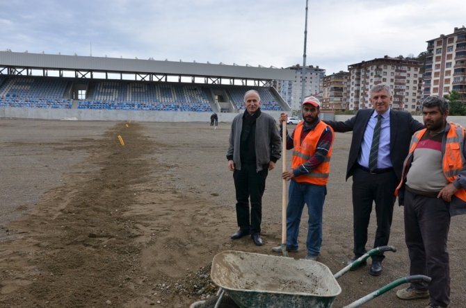 Başkan Sarıalioğlu Yeni Of Stadyumu İnşaatını İnceledi