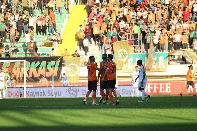 İlk Yarı Başakşehir’in