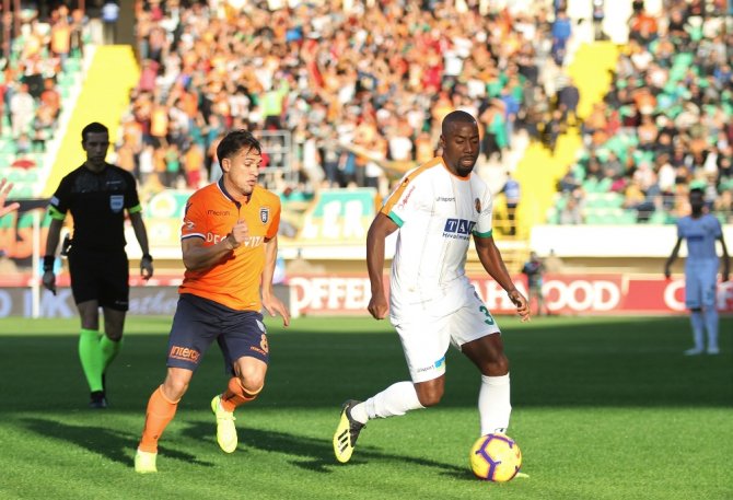 İlk Yarı Başakşehir’in