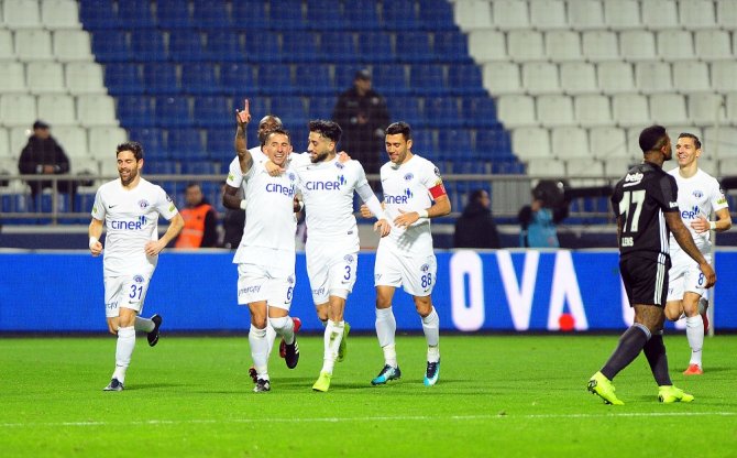 Kartal Şokta: İlk Yarıda 2 Gol