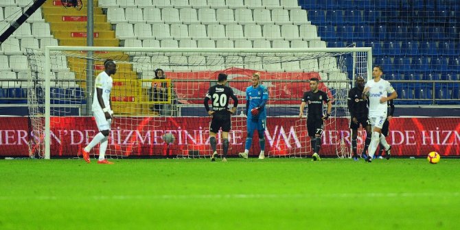 Kartal Şokta: İlk Yarıda 2 Gol