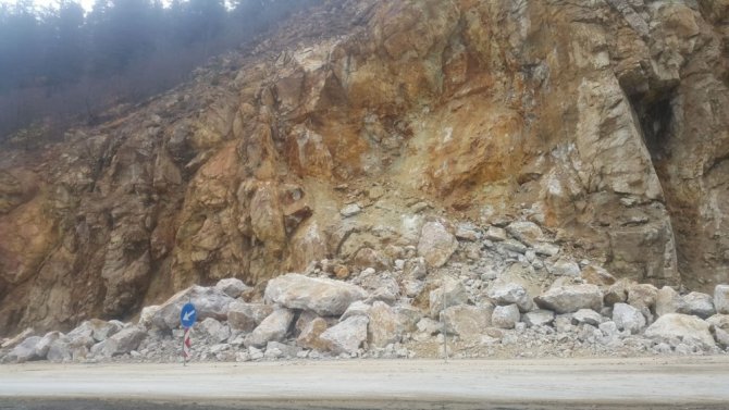 Gümüşhane-trabzon Karayolundaki Heyelan