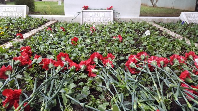 Aydın Menderes Törenle Anıldı