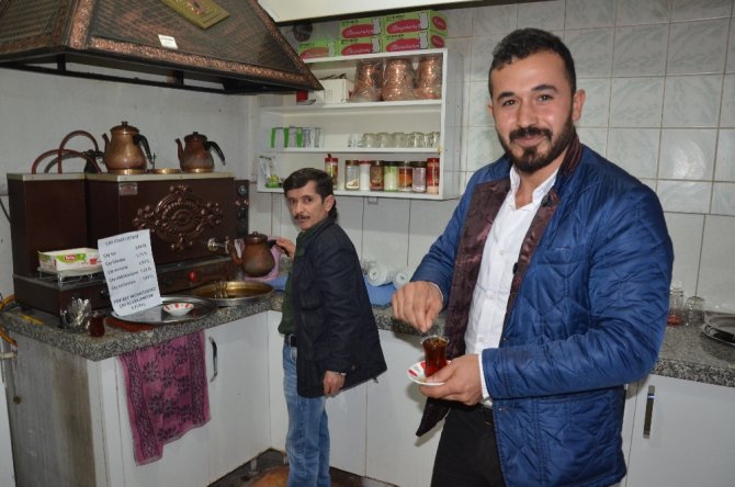 Nazikçe İsteyene Çay 75 Kuruş