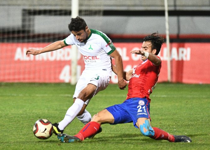Altınordu Ve Giresunspor Puanları Paylaştı