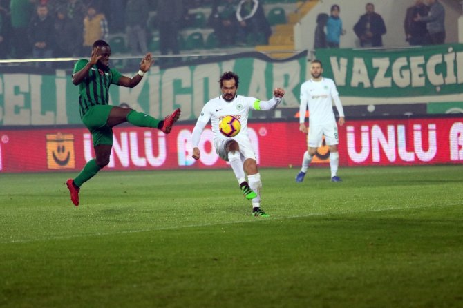 Akhisarspor İle Konyaspor Berabere Kaldı